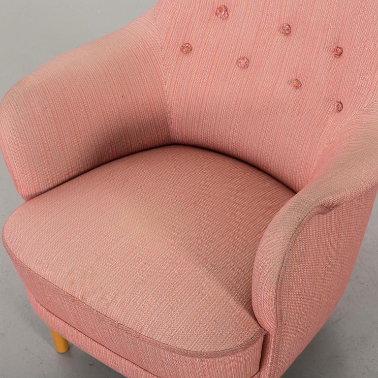 A CARL MALMSTEN "SAMSAS" ARMCHAIR.