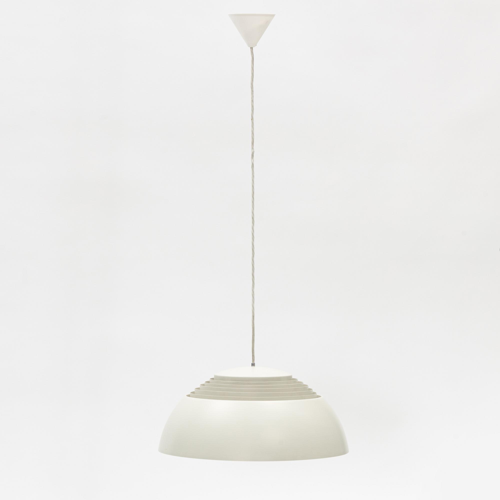 Arne Jacobsen, taklampa, "AJ Royal Pendel", Louis Poulsen, Danmark.