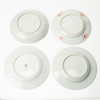 Tallrikar, sju stycken, porslin. Qingdynastin, 1700-tal.