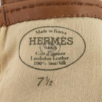 Hermès, a pair of lambs leather gloves, French size 7.5.
