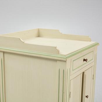 Sovrumsmöblemang, 4 delar, gustaviansk stil, sent 1900-tal.