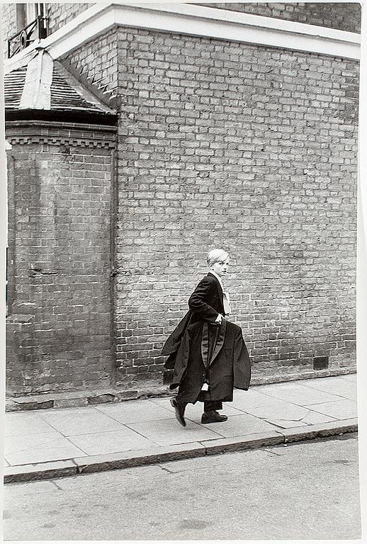 HENRI CARTIER-BRESSON, gelatinsilverfotografi stämplad av fotografen samt av Magnum Photos Incorporated a tergo.