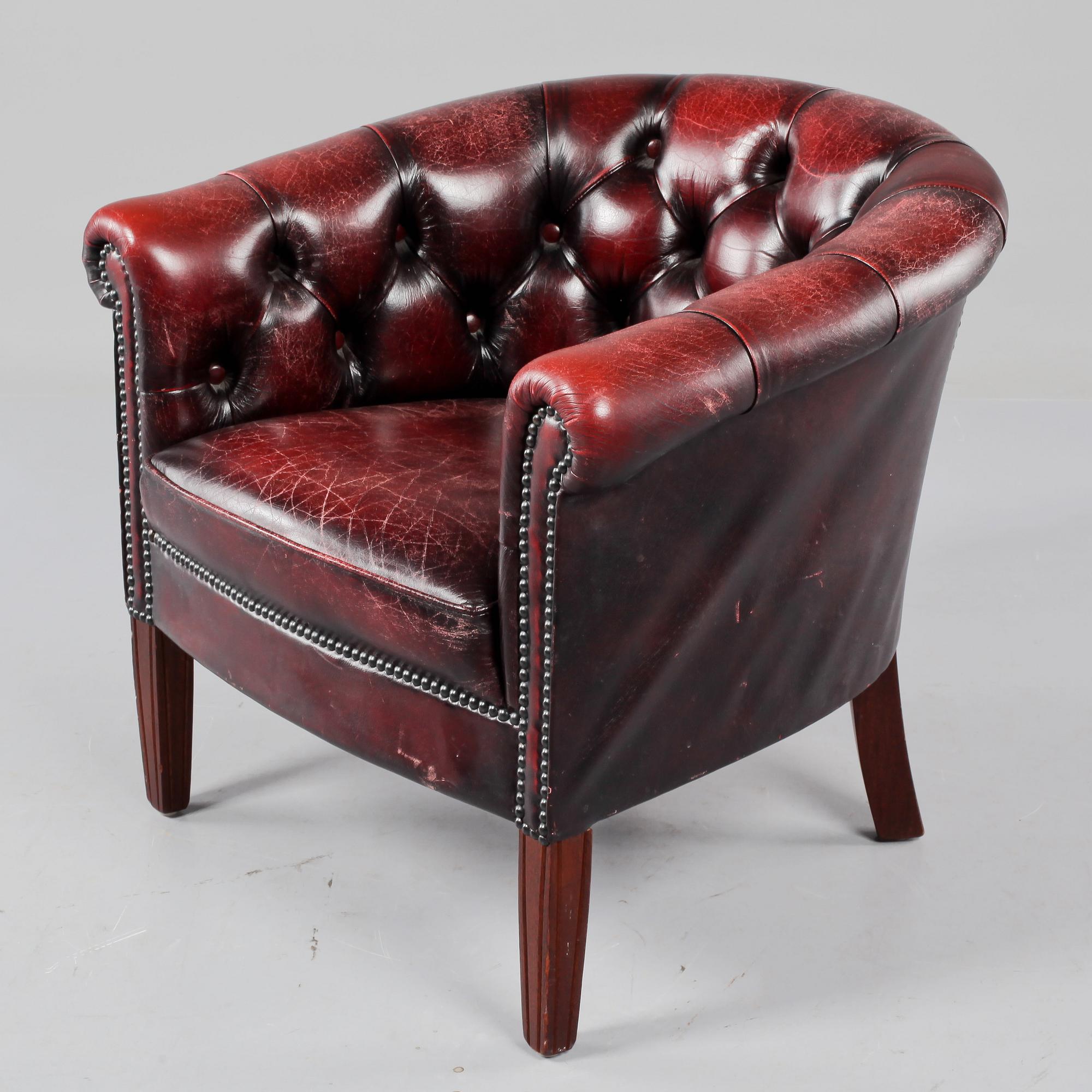 CLUBFÅTÖLJ, chesterfield-typ, 1900-talets andra hälft.