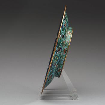 A cloisonné dish, late Qing dynasty (1644-1912).