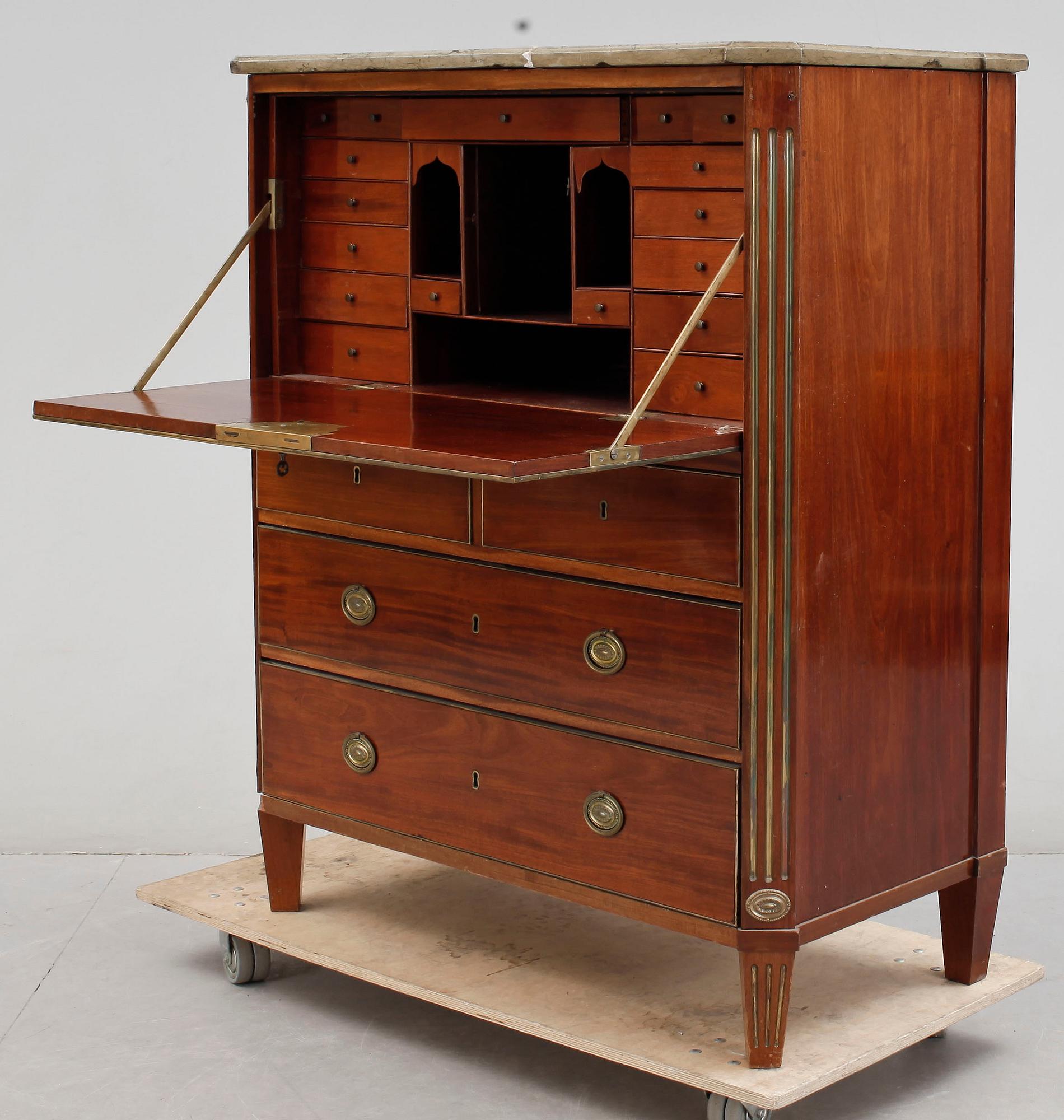 SEKRETÄR, sengustaviansk, 1800-talets första hälft.