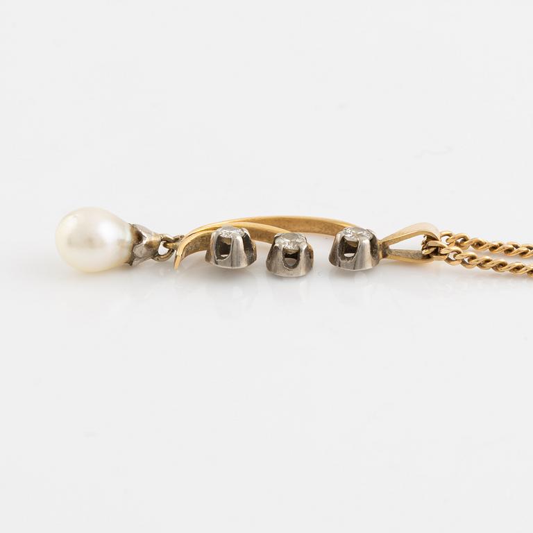 Hängsmycke guld med pärla och briljantslipade diamanter, med kedja.