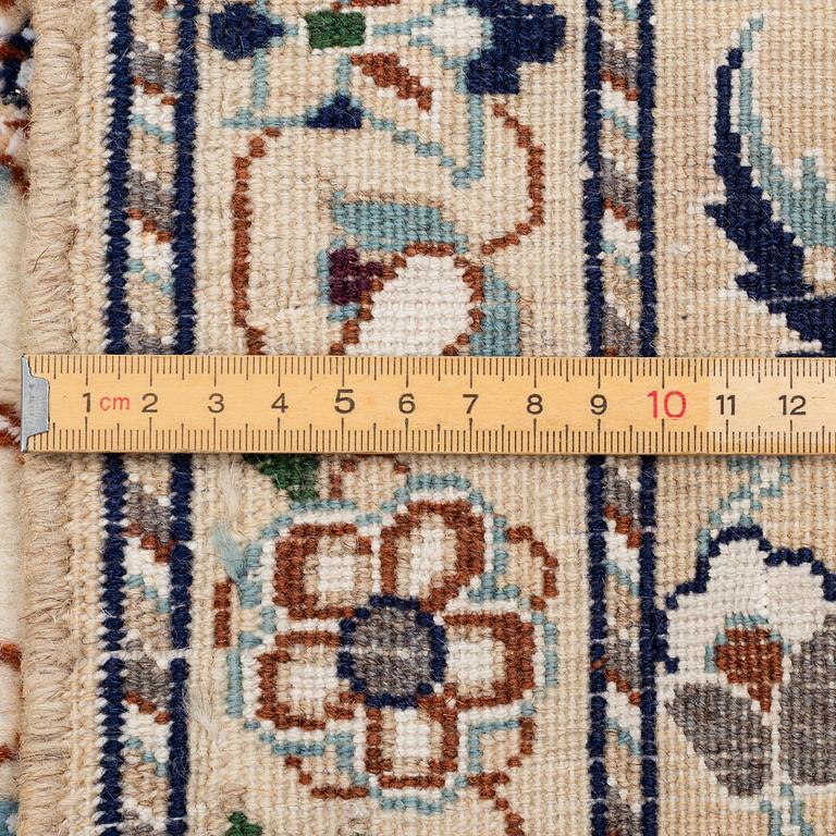 Carpet, Nain, approx. 290 x 192 cm.