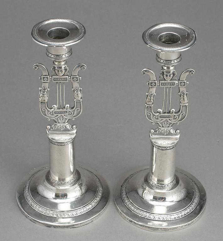LJUSSTAKAR ETT PAR, silver, Johan Petter Grönvall, Stockholm 1826. Vikt ca 498 gram.