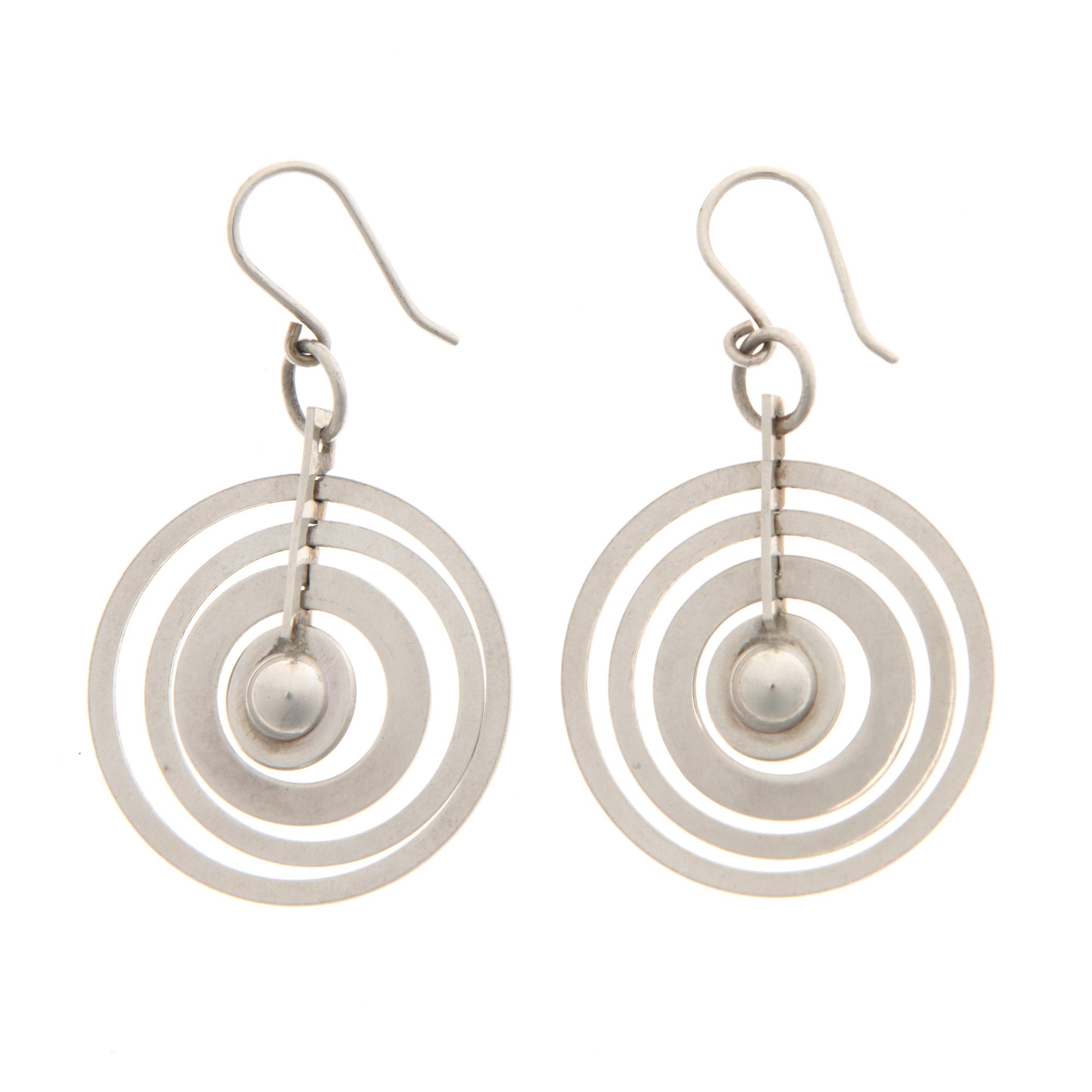 TAPIO WIRKKALA, ÖRHÄNGEN "Silvermåne", silver, N. Westerback 1971.