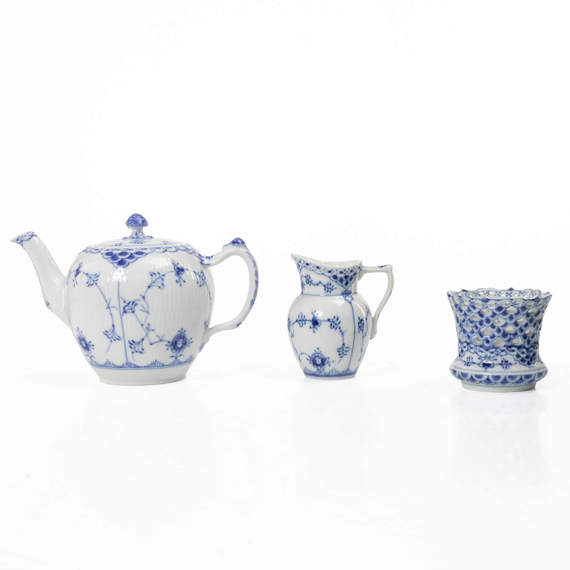 Royal Copenhagen, A 22 piece tea set, half laced and fukll laced, "Musselmalet", Denmark.