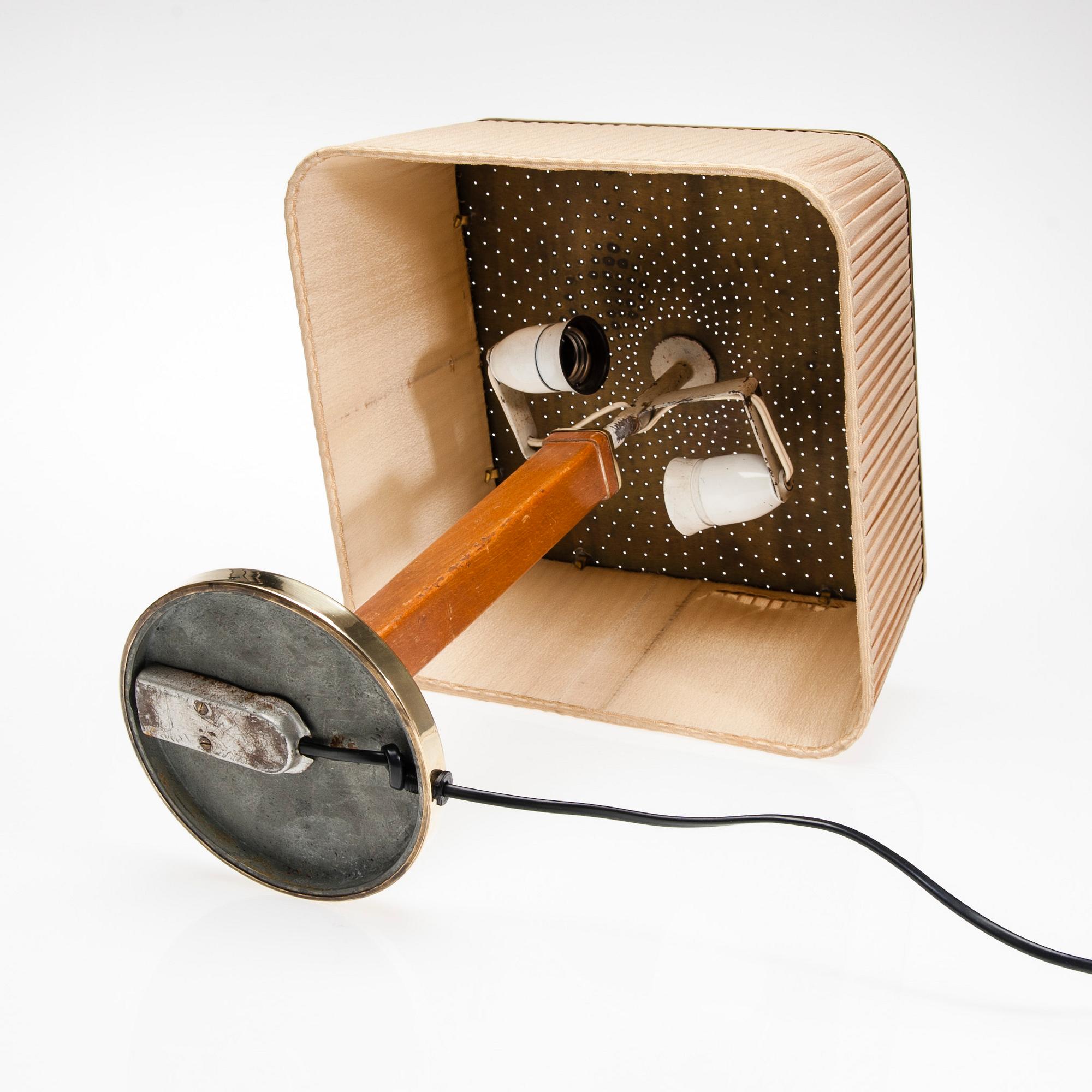 BORDSLAMPA, Paavo Tynell, tillverkad av Taito Oy, 1940-tal.