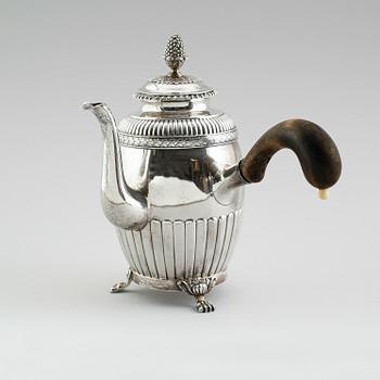 KAFFEKANNA, silver, Johan Petter Grönvall, Stockholm 1834. Vikt ca 679 gram.