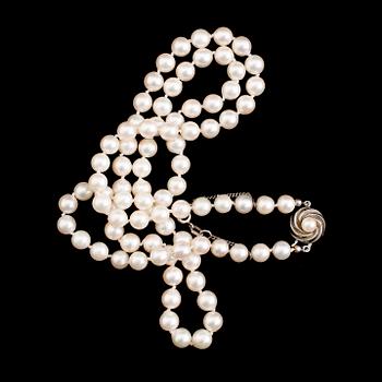 COLLIER, odlade pärlor, silverlås, 1900-talets mitt.