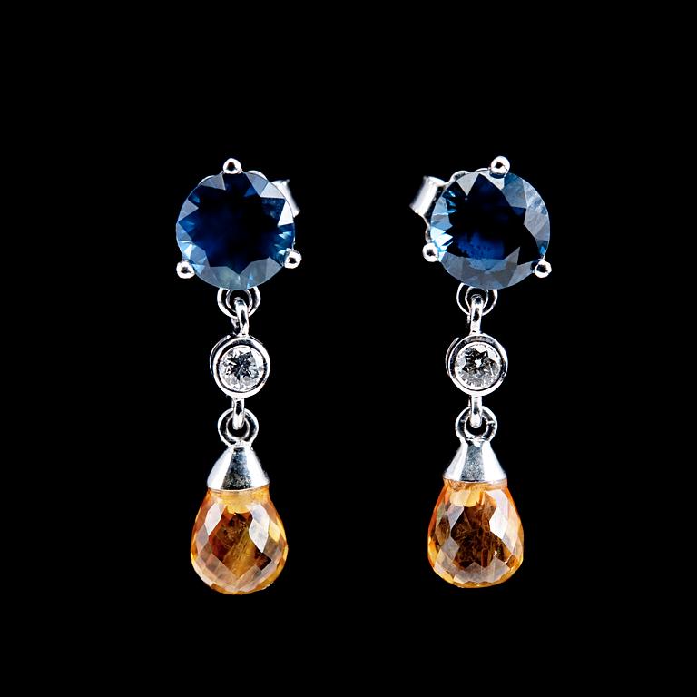 EARRINGS, blue and yellow brilliant and briolette cut sapphires tot. 4.88 ct, brilliant cut diamonds 0.08 ct. W/vs.