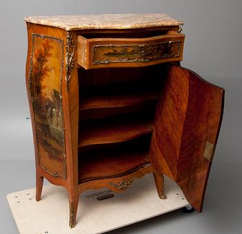 SKÅP, rokokostil, möjligen Mellaneuropa, 1900-talets mitt.