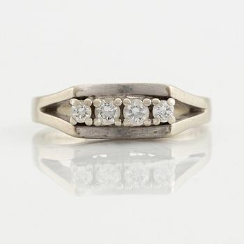 Ring, 18K white gold and four brilliant-cut diamonds.