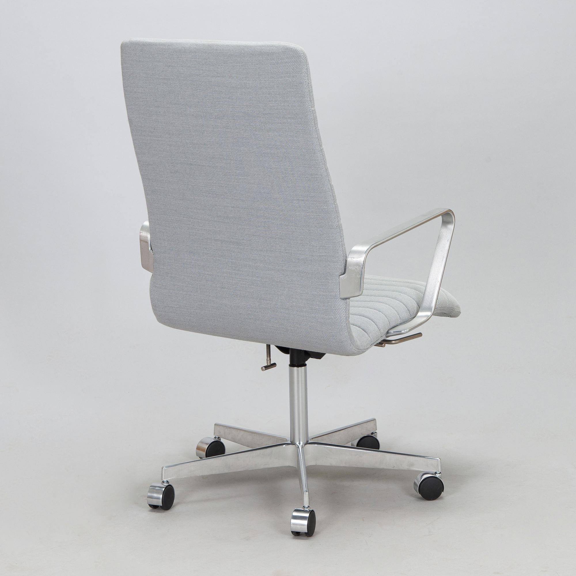 Arne Jacobsen, A 21st century "Oxford Premium" office chair for Fritz Hansen, Denmark.