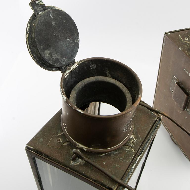 Skottlyktor ett par 1900-talets första hälft.