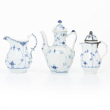 Royal Copenhagen, Lot of porcelain, 7 pieces, “Musselmalet”, coffee pot, chocolate pot, water jug, sauce boat, 3 cream jugs, 20th century.