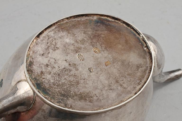 TEKANNA, silver, empire, kontrollmästare Frederik Fabritius, Danmark, 1812. Vikt 504 g.