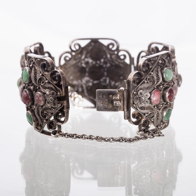 ARMBAND, silver, smyckestenar, kinesiska stämplar samt Tillanders kontrollstämpel 1955.