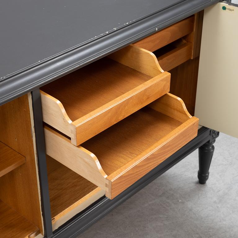 Sideboard, gustaviansk stil, 1900-talets andra hälft.