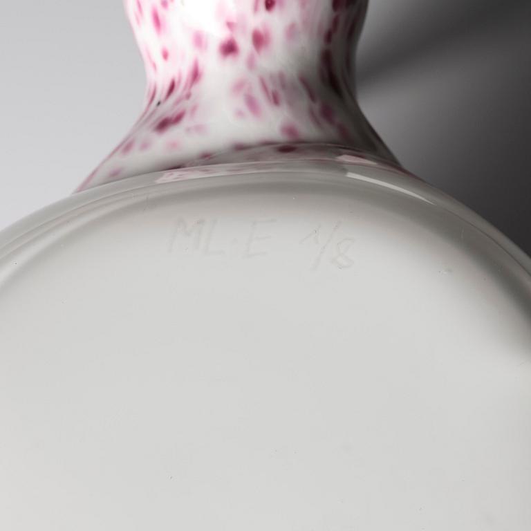 Marie-Louise Ekman, "Uccello malato con becco giallo.".