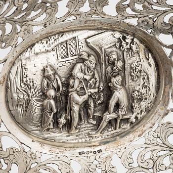 Korgar två st och sked silver, saltkar med silvermontering, 1900-tal.