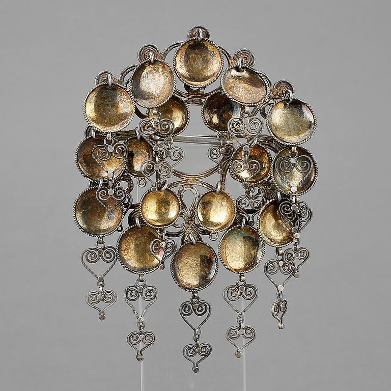 DRÄKTSMYCKE, Silver, möjligen Norge, 1900-talets första hälft, ca 53 g.