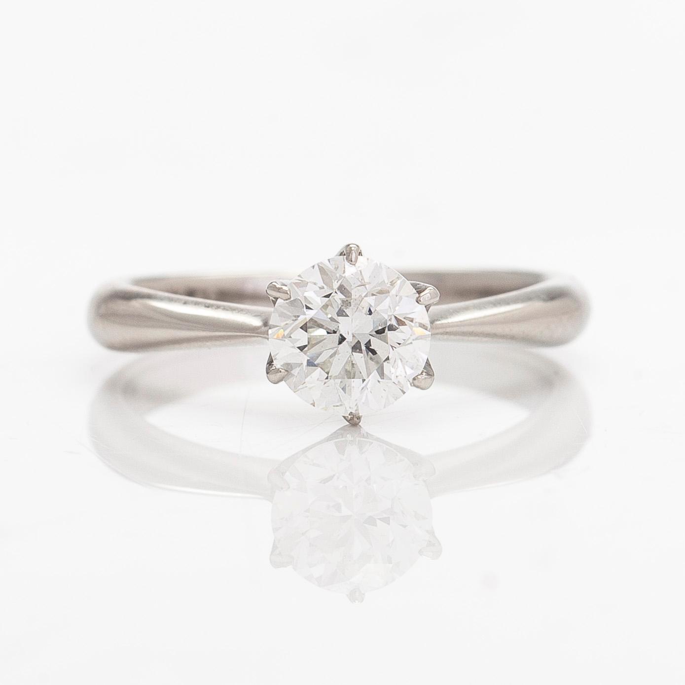 A platinum ring, with a brilliant-cut diamond approximately 1.00 ct according to the engraving.