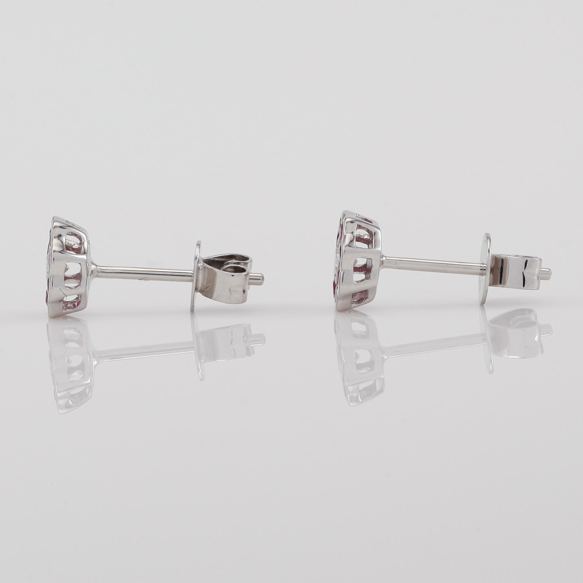ÖRHÄNGEN, 1 par, 18K vitguld, diamanter tot ca 0.10 ct. och rubiner tot ca 0.27 ct.