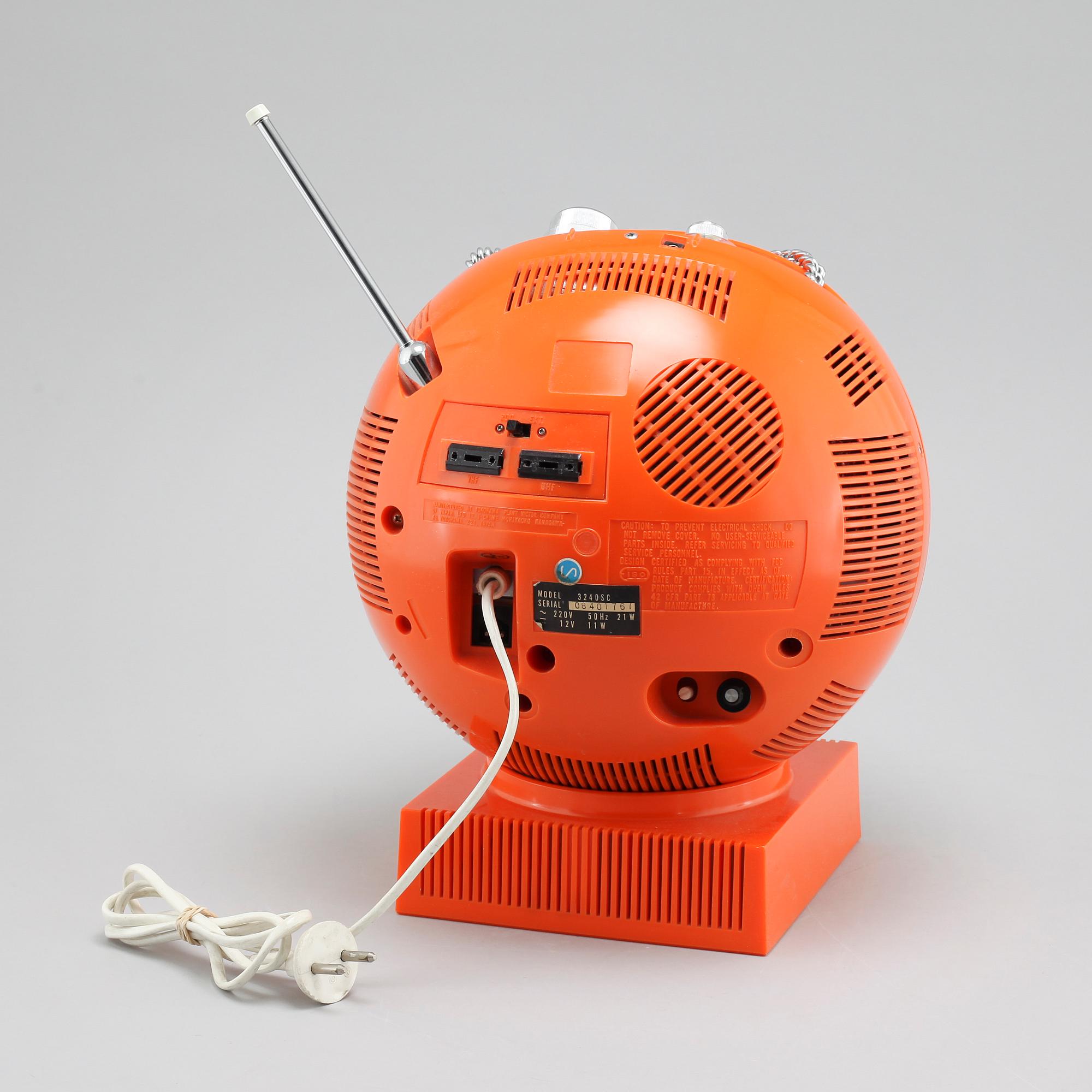 A 1970/80s JVC  "Videosphere Space helmet" tv.