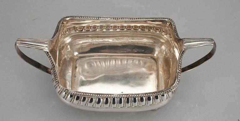 SOCKERSKÅL, silver, Dublin 1811. Vikt ca 238 g.