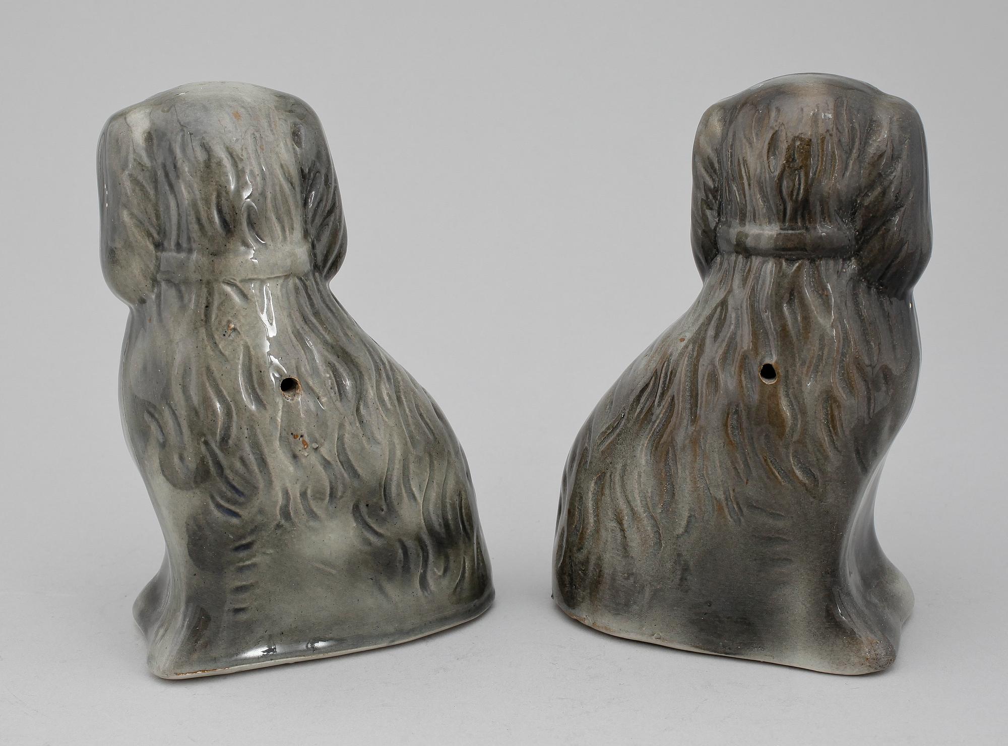 FIGURINER, två par, flintgods. Staffordshiretyp, England, 1900-talets första hälft.