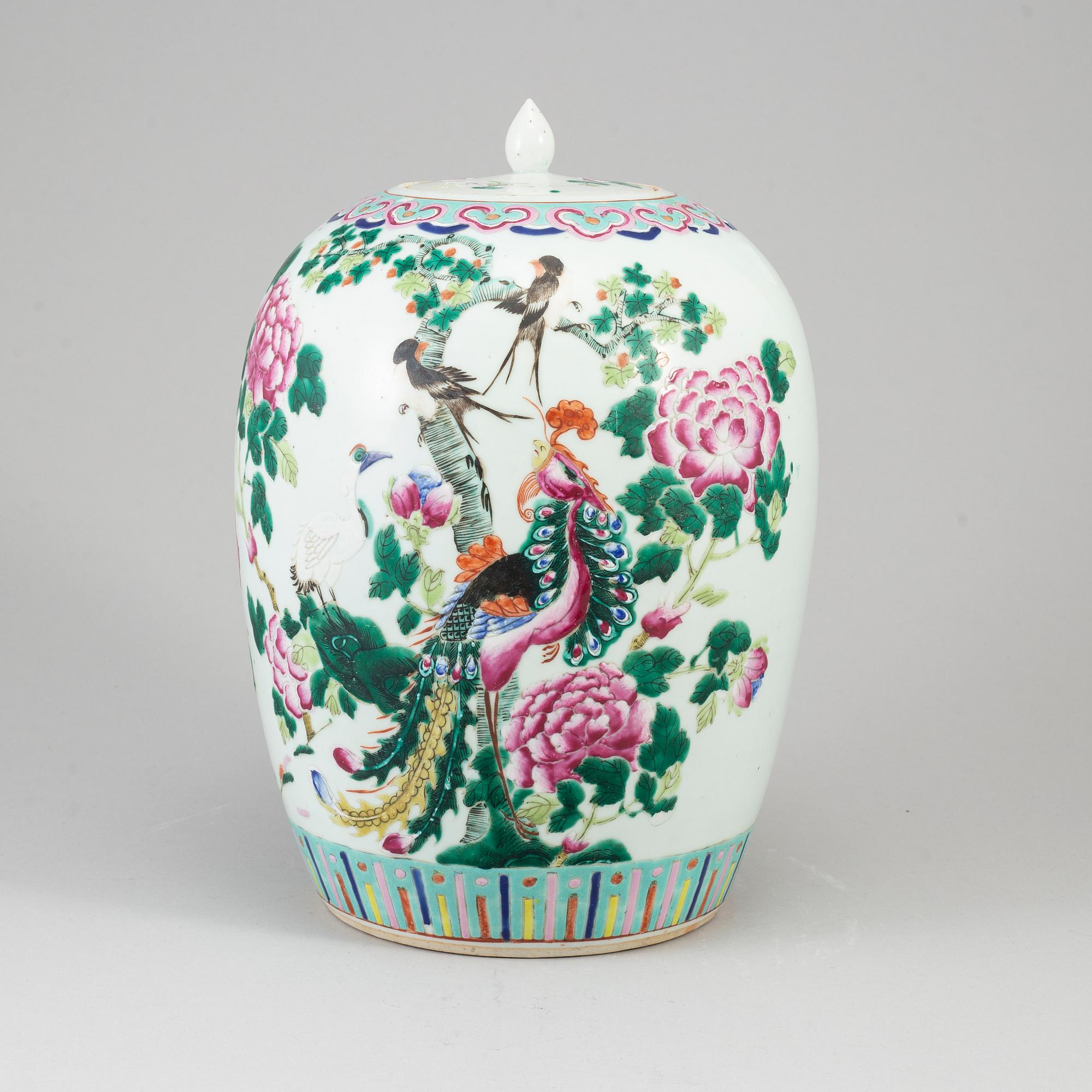 A famille rose jar with cover, Qing dynasty, late 19th century.