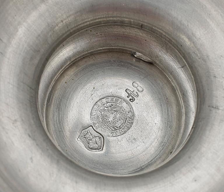 BURK MED LOCK, tenn, Firma Svenskt Tenn, Stockholm 1927.