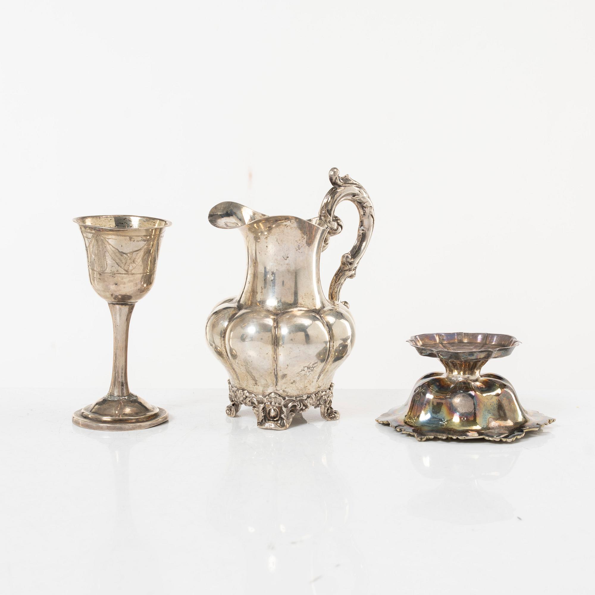 Cream jug, bowl on foot, and a cup, early to mid-19th century.