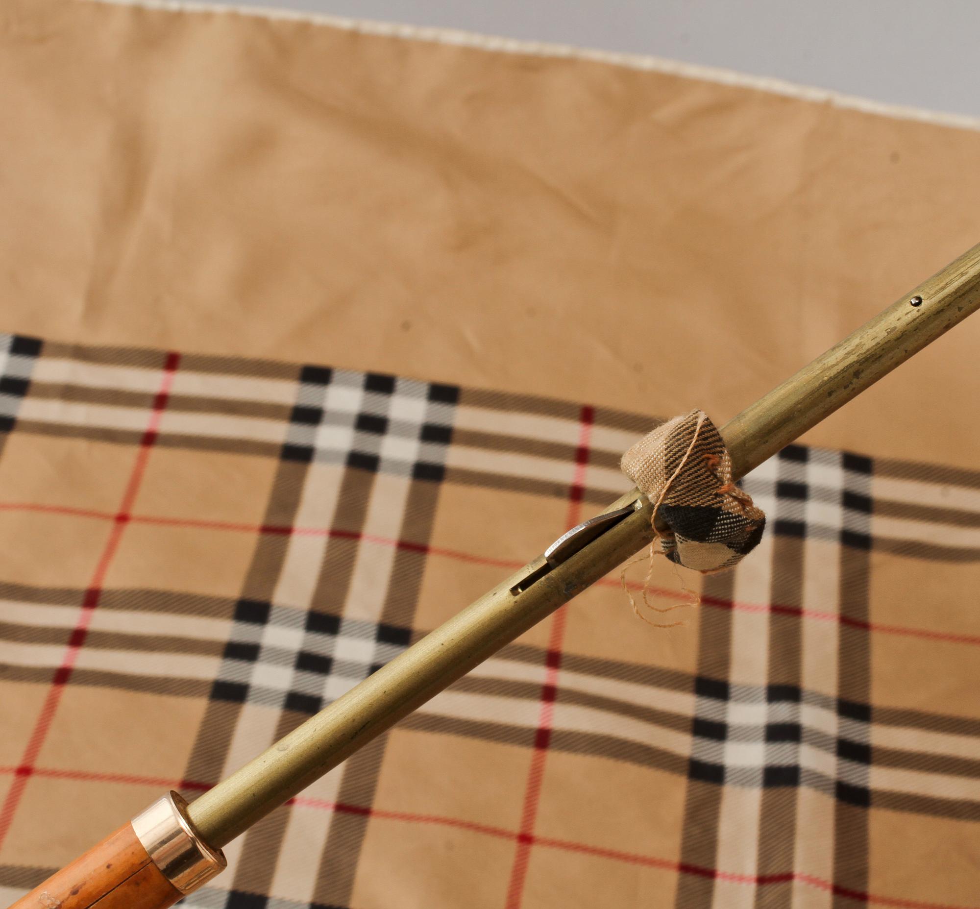 SCARF och PARAPLY, Burberry.