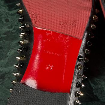 SKOR, "The Rolling Spikes ", CHRISTIAN LOUBOUTIN,
storlek 38.