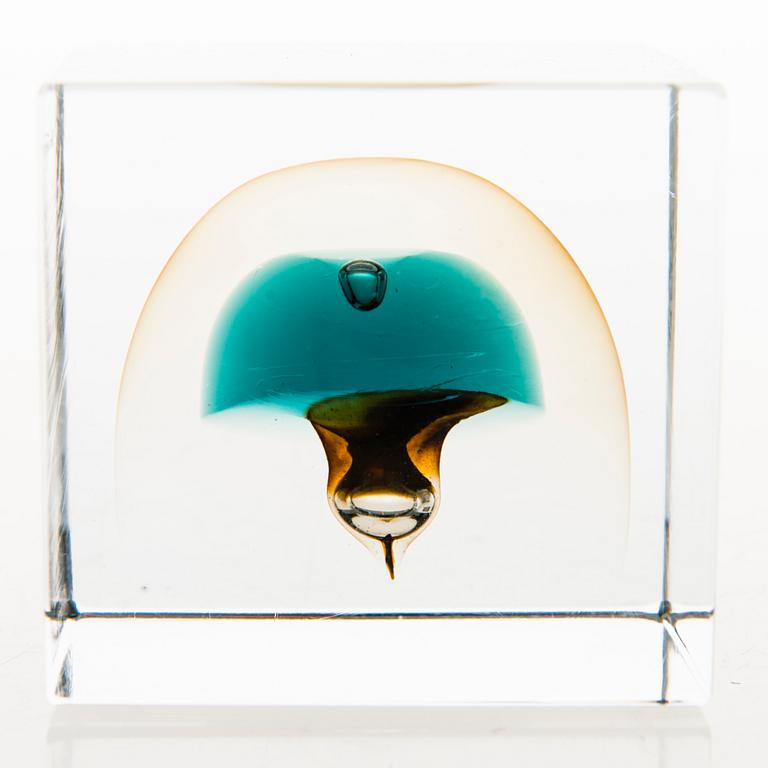 OIVA TOIKKA, An annual glass cube, signed Oiva Toikka Nuutajärvi 1983 and numbered 627/2000.
