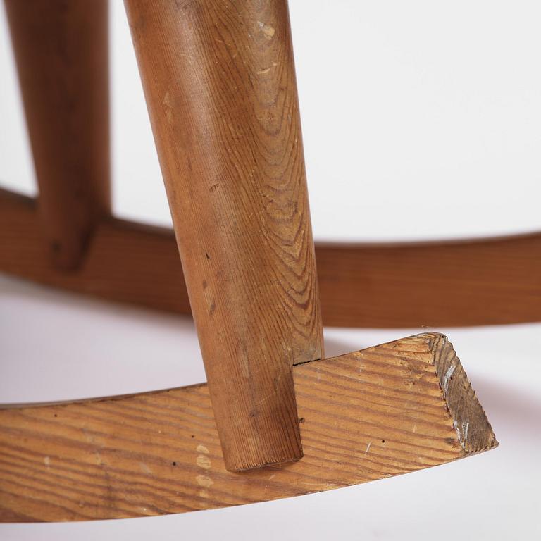 Steneby Hemslöjdsförening, gungstol, furu, 1930-40-tal.