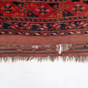 An antique carpet, Ersari, Afghanistan, ca 426 x 311 cm.