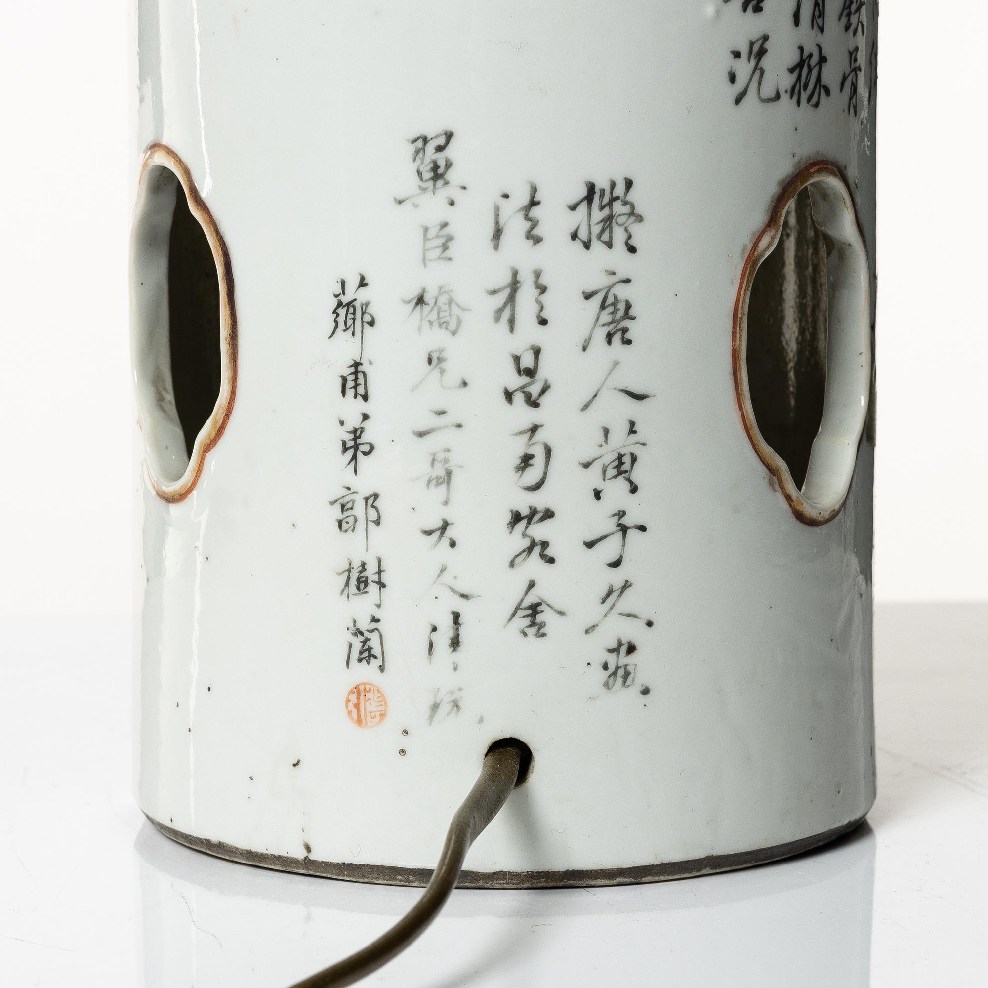 A Chinese porcelain hatstand / table lamp, 20th century.