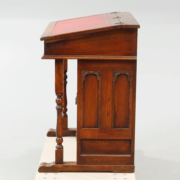 A lectern in English style, made in the first half of the 20th century.