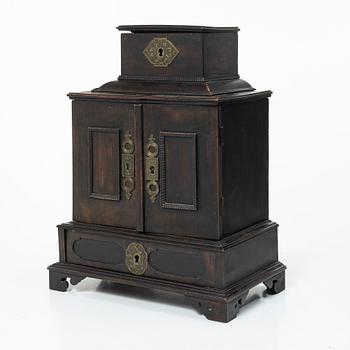 Kabinettskåp, barockstil, tidigt 1900-tal.