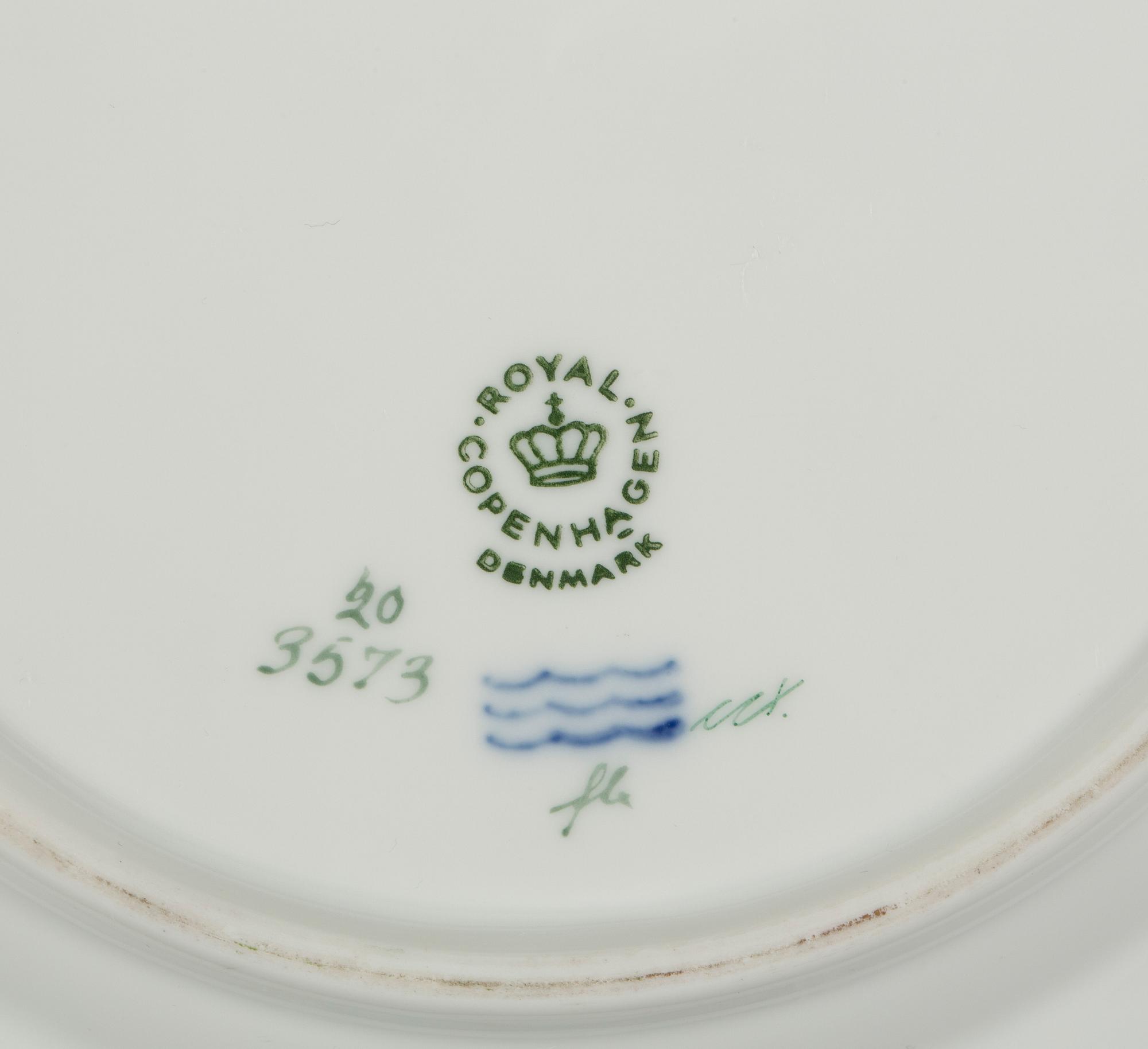ASSIETTER, 2 st, porslin, modell "3573", "Flora Danica", Royal Copenhagen.