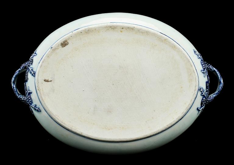 LOCKKAROTT, porslin, Kina, sekelskiftet 1700/1800-tal.