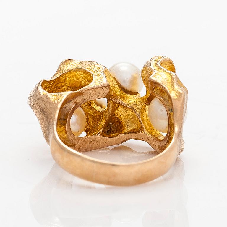 Björn Weckström, ring, "Kastehelmet", 14K guld och odlade pärlor, Lapponia 1971.