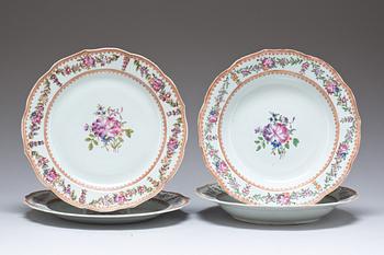 TALLRIKAR 2+2 st porslin, Kina, Qingdynastin, 1700-talets andra hälft.