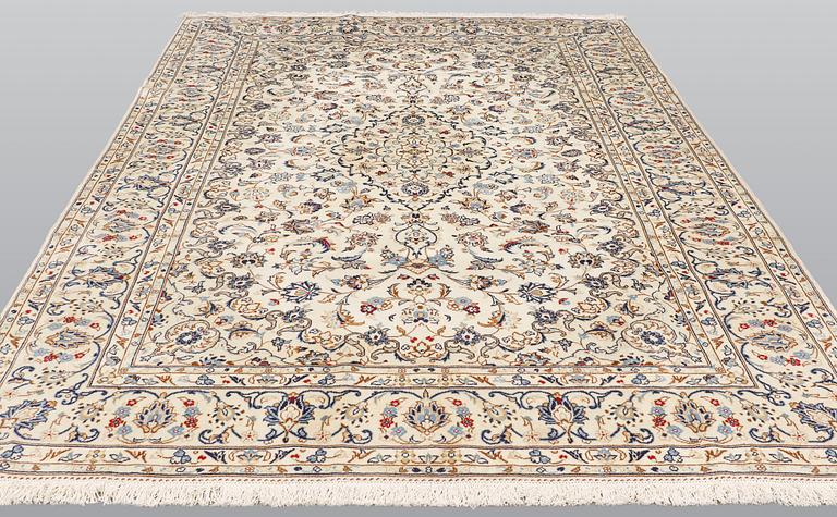 A carpet, Kashan, ca 340 x 240 cm.